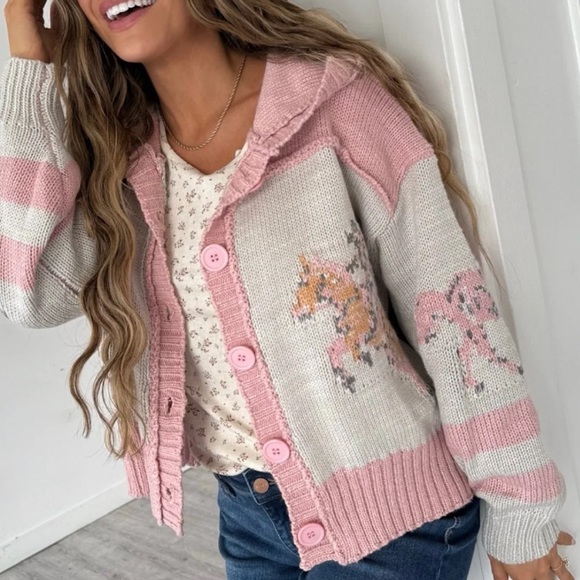 Chic Pink and Cream Cardigan with Horse Motif - Picture 4 of 6